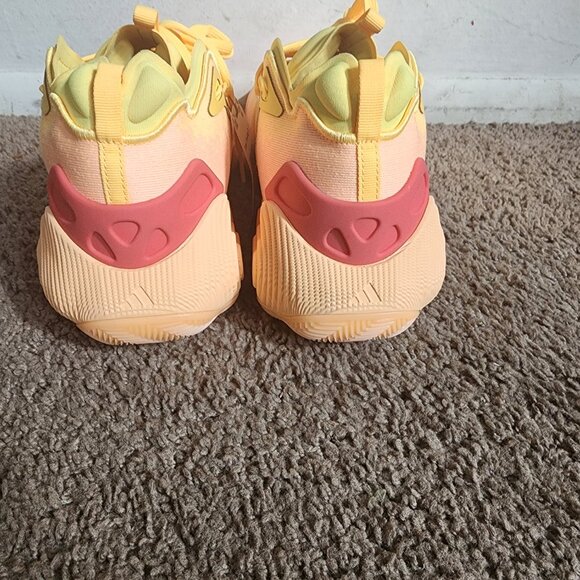 Trae young 3 - Picture 2 of 4